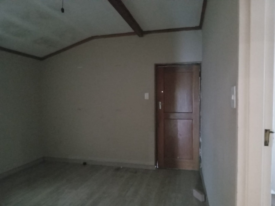 To Let Commercial Property for Rent in Eikendal Western Cape